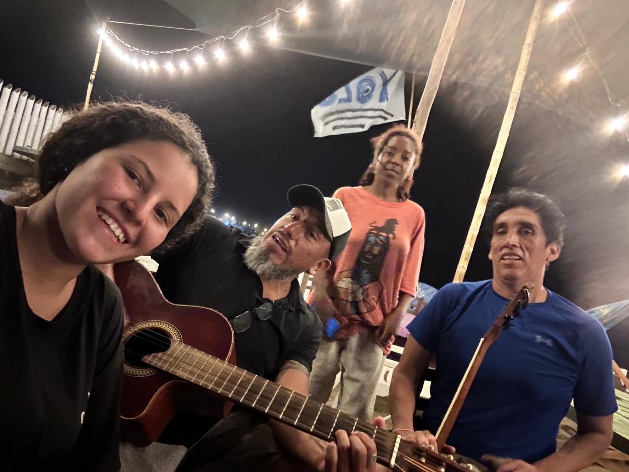 Yolo House Peru Panzió Asia Kültér fotó
